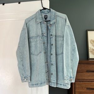 NWT Gap denim jacket, size Small 🩵